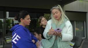 Denize girmek için merdivenlerden inen oğlu birbeyi hastanelik olan yeşilmen, o anları gözyaşları içinde sosyal. Yeliz Yesilmen E Hirsizlik Soku Son Kalem Haber