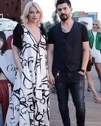 Maybe you would like to learn more about one of these? Stiristele Pro Tv Andreea Marinescu Si Lavinia Petrea S Au Afisat Cu SoÅ£ii Pe Care I Au Å£inut Ascunsi Click Mobile