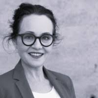 Eva Hunt's Instagram, Twitter & Facebook