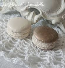2 Macarons En Platre Blanc Et Cuivre Decoration De Table Accessoires De Maison Par Leslubiesdannabelle Decoration De Table Accessoire Maison Macaron
