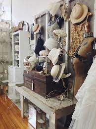 Zauberhaftes Atelier Hot Hats Hat Display Hats Vintage