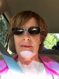 What is the name of the glitter set that matches Golden Glamour?