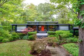 15 Wood Dale Drive St Catharines Ontario 3 Comments The Mash In 2020 Modern Landscaping Mid Century Modern House Mid Century Architecture