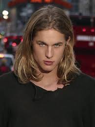 Eso sí, para ello, tendría que luchar contra británicos y franceses durante varios años. Travis Fimmel Calvin Klein Long Hair Styles Men Long Hair Styles Travis Fimmel Calvin Klein
