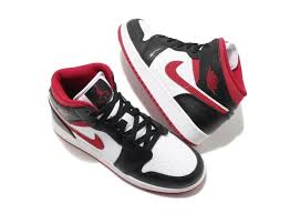Find jordan 1 mid top shoes at nike.com. Air Jordan 1 Mid Gym Red Black White Gs Sneakermood Ihr Lieblings Sneaker Anbieter