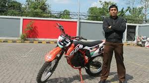 Biayanya tentu tidak sedikit karena kita harus mengganti seluruh bagian motor. Video Permak Scorpio Jadi Motor Trail Tribun Timur