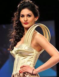 She made her bollywood debut with issaq, opposite prateik babbar. 30 Best Amyra Dastur Wallpapers And Pics 2018 Photoshotoh
