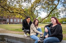 Wilt u meer informatie over onze dienstverlening, neem dan contact met ons op. Moederdag In Een Opvanghuis In Helmond Als Deze Plek Niet Bestond Was Ik Mijn Kinderen Kwijt Geweest Brabant Bd Nl