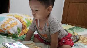 Latar belakang latar belakang kemajuan teknologi saat ini tidak bisa dipisahkan dari kehidupan anak. Ketika Anak Di Bawah 2 Tahun Sudah Main Gadget