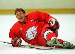 Nicknamed the russian rocket for his speed, bure played for 12 seasons in the national hockey league. Pavel Bure Biografiya Hokkeista Foto Ego Zhena I Syn 2021