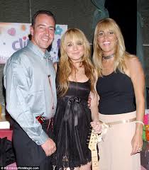 Follow me on my socials instagram: Dina And Michael Lohan Reunite On Vh1 S Family Therapy With Dr Jenn Daily Mail Online