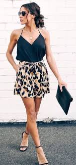 Bien Porter Le Short Comment Bien Choisir Ton Short Et Comment Le Porter Avec Style Tous Skirt Outfits Summer Mini Skirts Outfits Summer Chic Summer Outfits