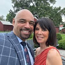 How to create clearly defined drippy marks in painting?