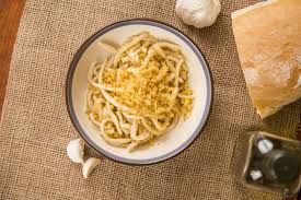 Bastano pochi e semplici ingredienti per esaltare tutto il gusto della lasciati ispirare dalle nostre ricette e porta in tavola il gusto autentico della vera pasta toscana! Pici Alle Briciole Ricetta Tipiche Toscana Ricette Della Cucina Tradizionale Cortonese