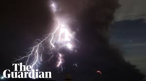 Er ist das letzte mal im jahr 1977 vor. Philippines Warns Of Explosive Eruption As Taal Volcano Spews Ash Philippines The Guardian