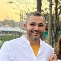 6500+ perfiles de «Badar»