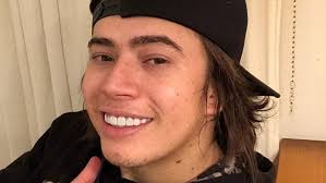 Whindersson nunes batista (born 5 january 1995) is a brazilian comedian, singer, and youtuber known for his comedy videos since 2013. Whindersson Nunes Mobiliza Famosos Sobre Oxigenio Para Manaus Folha Pe