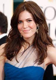 Celebrities with dark hair such as sandra bullock, christina ricci, and michelle dockery all. 2011 Brown Hair Pale Skin Hair Color For Fair Skin Hair Pale Skin