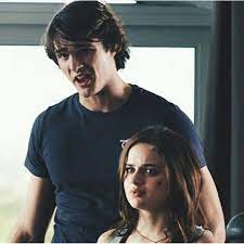 Biggest unanswered questions from the netflix movie. Jacob Elordi And Joey King As Noah And Elle Kissing Booth Joey King Cute Romance