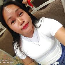 Ara Mina and sister at the beach