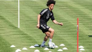 Leroy sané bekam die provokanteste frage ab. Fussball Die Internationalen Toptransfers Zdfheute