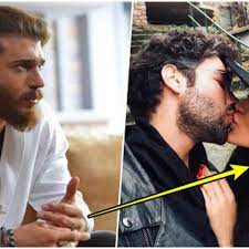 Ailenin en küçük çocuğu olan güzel oyuncu, yaptığı işlerle,demet özdemir sevgilisi kim ve kaç yaşında gibi soruları akıllara getiriyor. Demet Ozdemir Ile Sevgili Oldugu Konusulan Can Yaman In Gonlunu Kime Kaptirdigi Ortaya Cikti Onedio Com