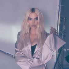 It's really the little things in life that we need to thank god for #kuwtk. Khloe Kardashian Photoshop Thumb Fail Khloe Kardashian Instagram Photoshop Fail Ran Reaction
