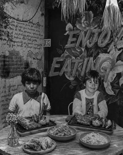 Antes de ser Messi y Maradona, fueron niños. Como todos. ¡Feliz día del niño !
