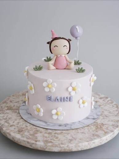 Kue ulang tahun anak perempuan yang dihiasi dengan Topper figurine fondant anak dan hiasan bunga-bunga dengan nuansa pink pastel One month birthday cake . #birthdaycakebsd #custombirthdaycakebsd #customcakebsd #onemonthcakebsd #kueonemonthjakarta ...