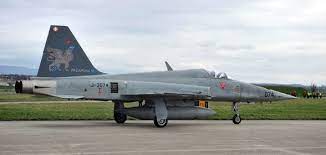 The aircraft took its maiden flight on 11 august 1972 and entered into service in 1975. F 5e Tiger Ii