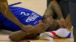 He remained on the court for a few moments. Video Kawhi Leonard Suffers Laceration Injury With Bloody Mouth On Christmas Day Blacksportsonline