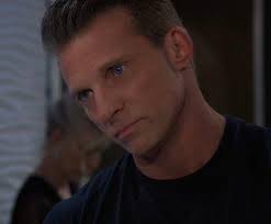 Valentin gave Anna his Cassadine ring for safekeeping until they are  together again.