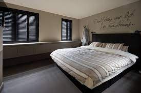 shutters werken verduisterend dus zijn ideaal als raamdecoratie op de slaapkamer shutters zijn verkrijgbaar in vele slaapkamer slaapkamer raambekleding thuis