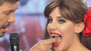 Compra de un nuevo local. Marcelo Tinelli Le Hizo Probar De Todo A Charlotte Caniggia En Vivo Youtube