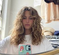 Alyssa Nutter (alyssanutter)