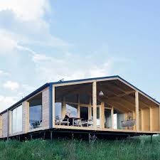 Une Maison En Bois Moderne Au Milieu D Un Espace Vert Homify Homify Modern Prefab Homes Affordable Prefab Homes Cheap Prefab Homes