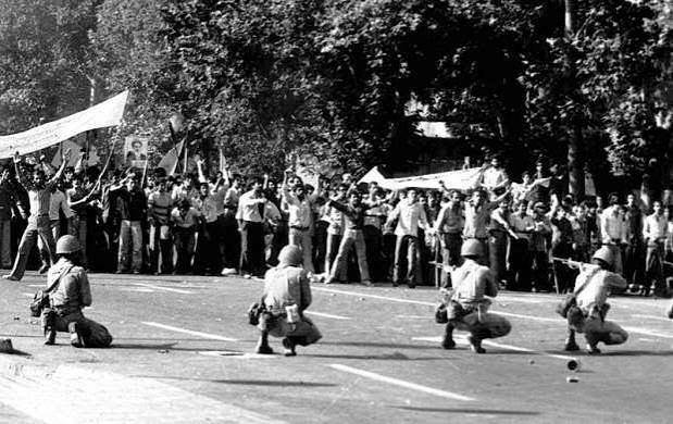۱۷ شهريور۵۷ در تهران چه گذشت؟کشتار مردم ایران با گلوله‌های صهیونیستی روزی که پیروزی انقلاب اسلامی را کلید زد +فیلم و تصاویر | جهان نيوز