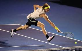 Alexander zverev hämmerte seinen schläger auf den boden. Tennis Alexander Zverev Pleite In Miami Und Ausraster Schlager Zertrummert