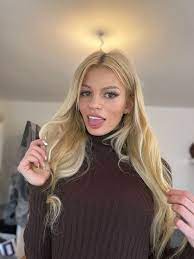 Kaira Kampen on X: Na hallo... 😉😋 Und schon fertig mit arbeiten heute?  😎 Lust bissel zu chatten? 📱😇 t.coIyIxyk72Zd  t.cosU8hqJK7Y6  X