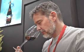 Manuel Rayo: “El valor nutricional de un buen vino va más allá del alcohol  que contiene y hay que saber apreciar todo lo que nos aporta”