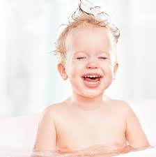 Dann sieht er (hoffentlich), dass man ein kleines kind nicht in der wanne allein lässt. Ciao Drama So Bekommt Ihr Euer Kind In Die Badewanne Brigitte De