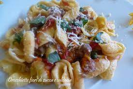 #giallozafferano #pasta #primi i fiori di zucca sono eccezionali da servire in primavera e possono arricchire tantissimi piatti diverse. Orecchiette Con Fiori Di Zucca E Salsiccia Pasta E Non Solo