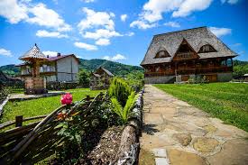 Toate camerele pensiunii includ zonă de relaxare. Cazare La Casa Chira Din ViÈ™eu De Sus Descoperimromania Ro