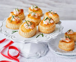 Con ricotta, formaggio morbido, al tonno, con fonduta, al salmone, al caviale, ai gamberetti sono tante le preparazioni che si possono fare con i vol. Vol Au Vent Ripieni Duegi Dolciaria