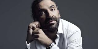 El chakracanta (live in buenos aires) è il nuovo album di stefano bollani in uscita il 26 marzo. Stefano Bollani E Valentina Cenni Presentano La Regina Dada Al Mittelfest