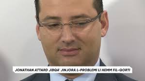 Il-Ministru Jonathan Attard jibqa' jinjora l-problemi li hemm fil-Qorti