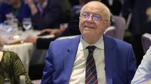 Mai are patru terenuri și o treime din casa părintească, dar si 240.000 de euro în conturi. Alexandru Arsinel Pensionar De Lux Toate Sumele Sunt Justificate Oficial Consider CÄ Le Merit
