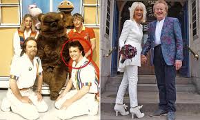 Rod, jane and freddy were a singing trio who appeared in children's programming on the british tv channel itv in the 1970s, 1980s and early 1990s. 4p U7r8zitgjem