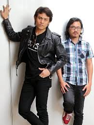 Mengulas hubungannya dengan akim & the majistret, akim menjelaskan, kumpulan yang turut dianggotai freddy, faiz azizi arlis, faqo dan safwan hassan masih lagi aktif. Fasa Serius Akim Harian Metro