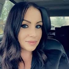 Leanna Sweet's Instagram, Twitter & Facebook